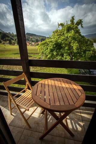 Гостевой дом Apartments Mery Колашин Трехместный номер с балконом-4