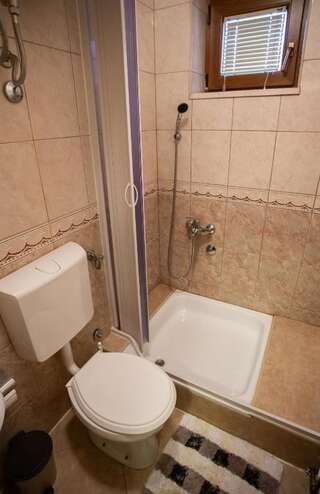 Гостевой дом Apartments Mery Колашин Трехместный номер с балконом-13